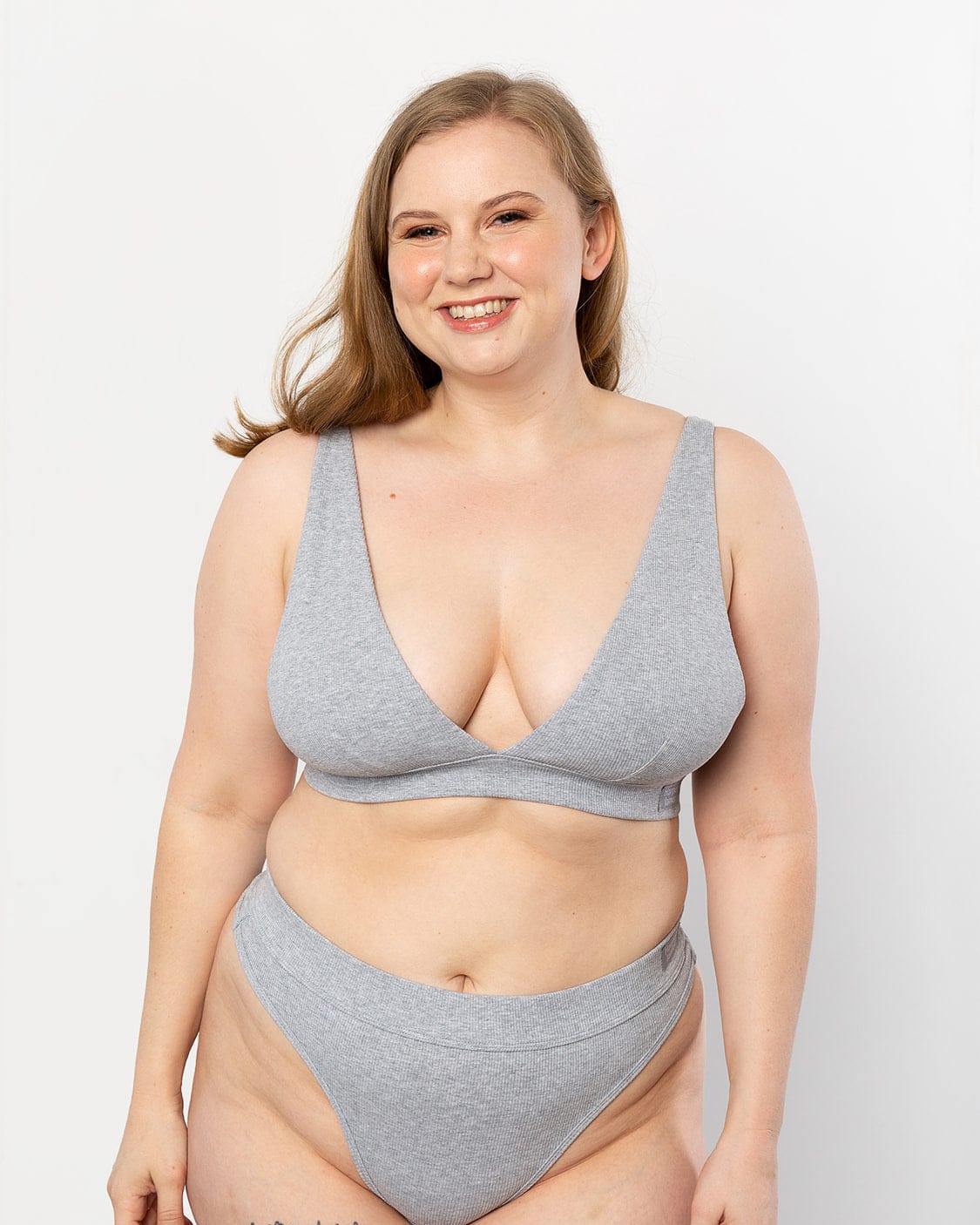 wireless Plunge bra merle grey + thong