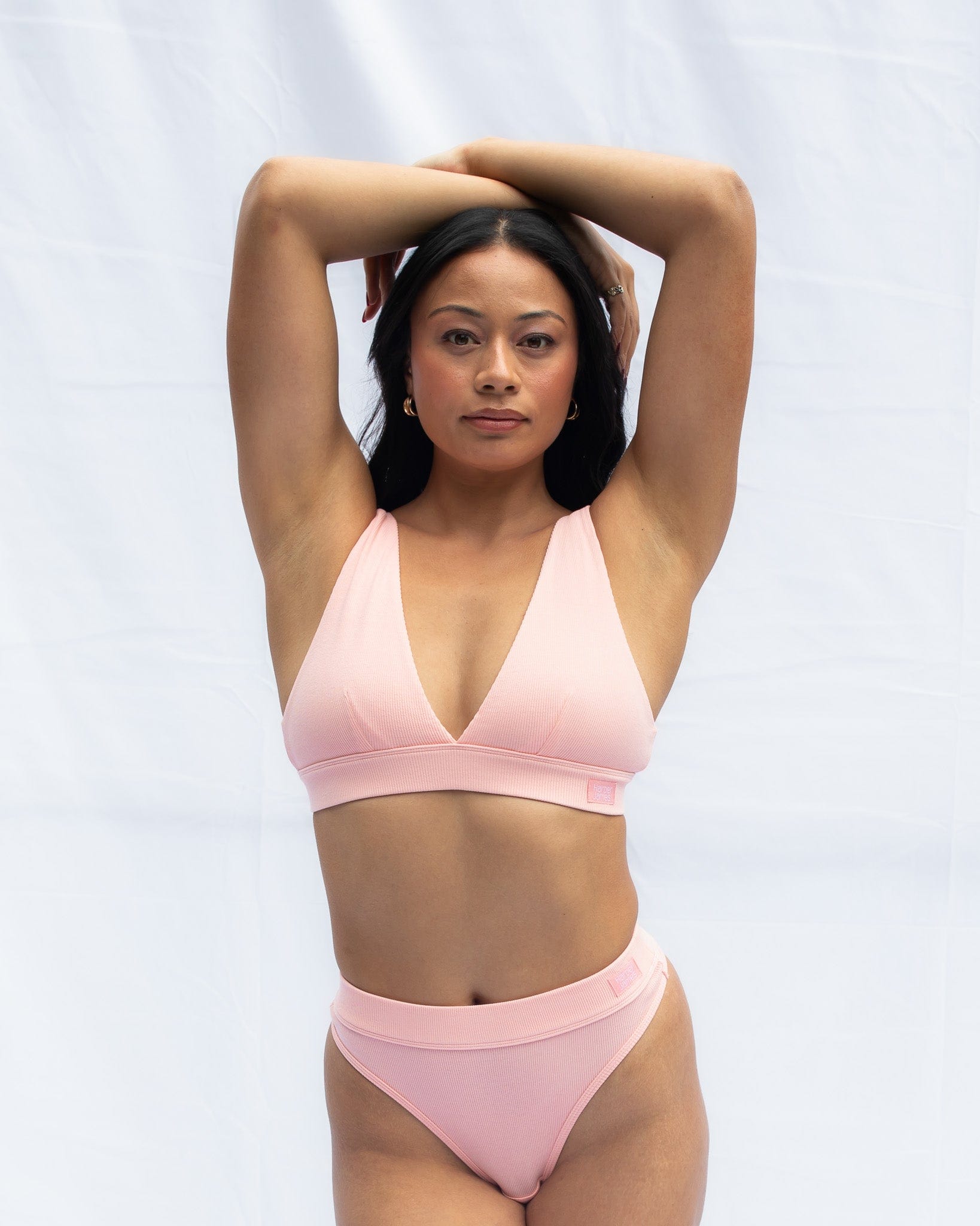 Wireless Plunge bra pink + everyday briefs