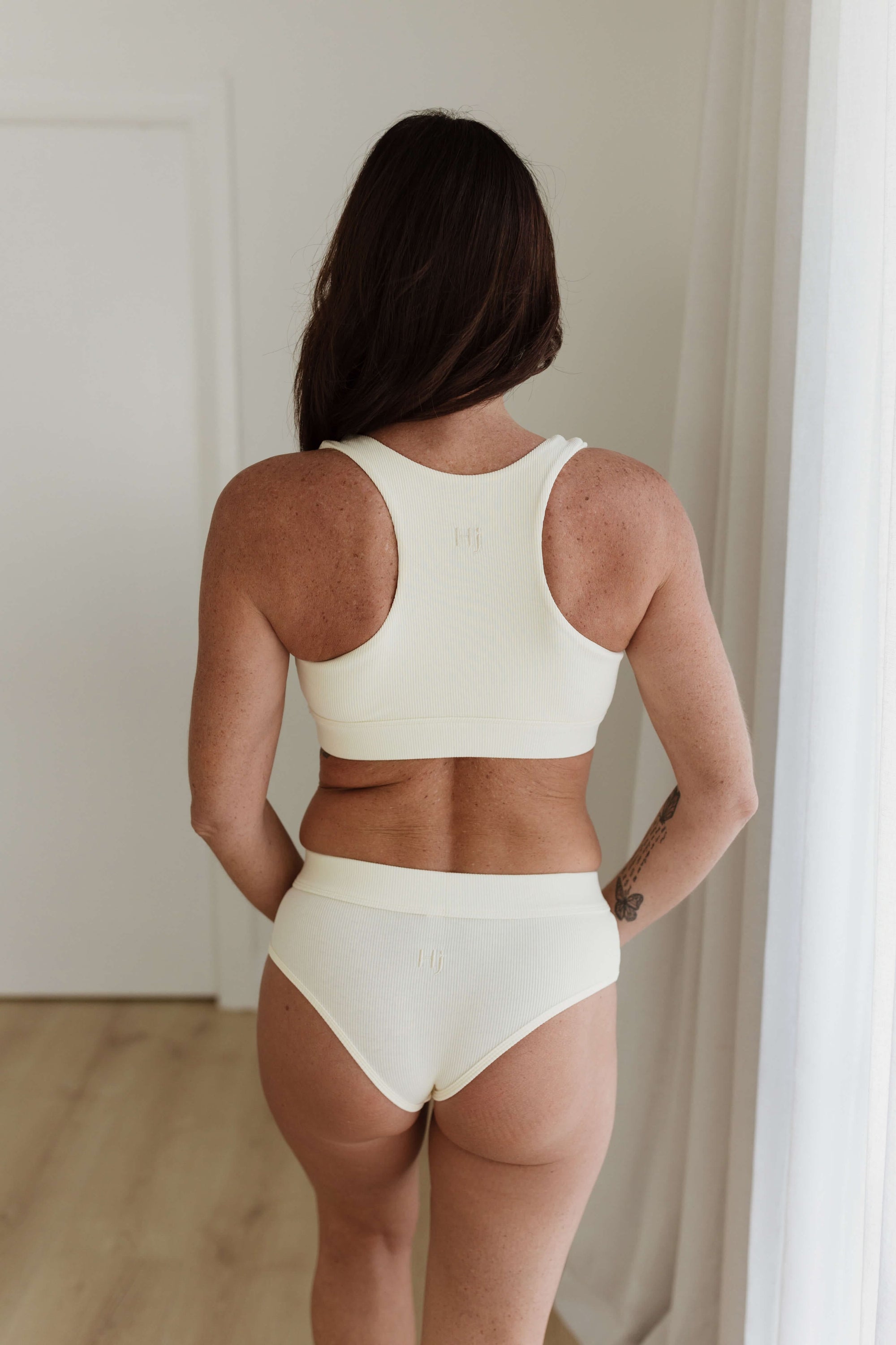 wireless cream bra set everyday crop + briefs